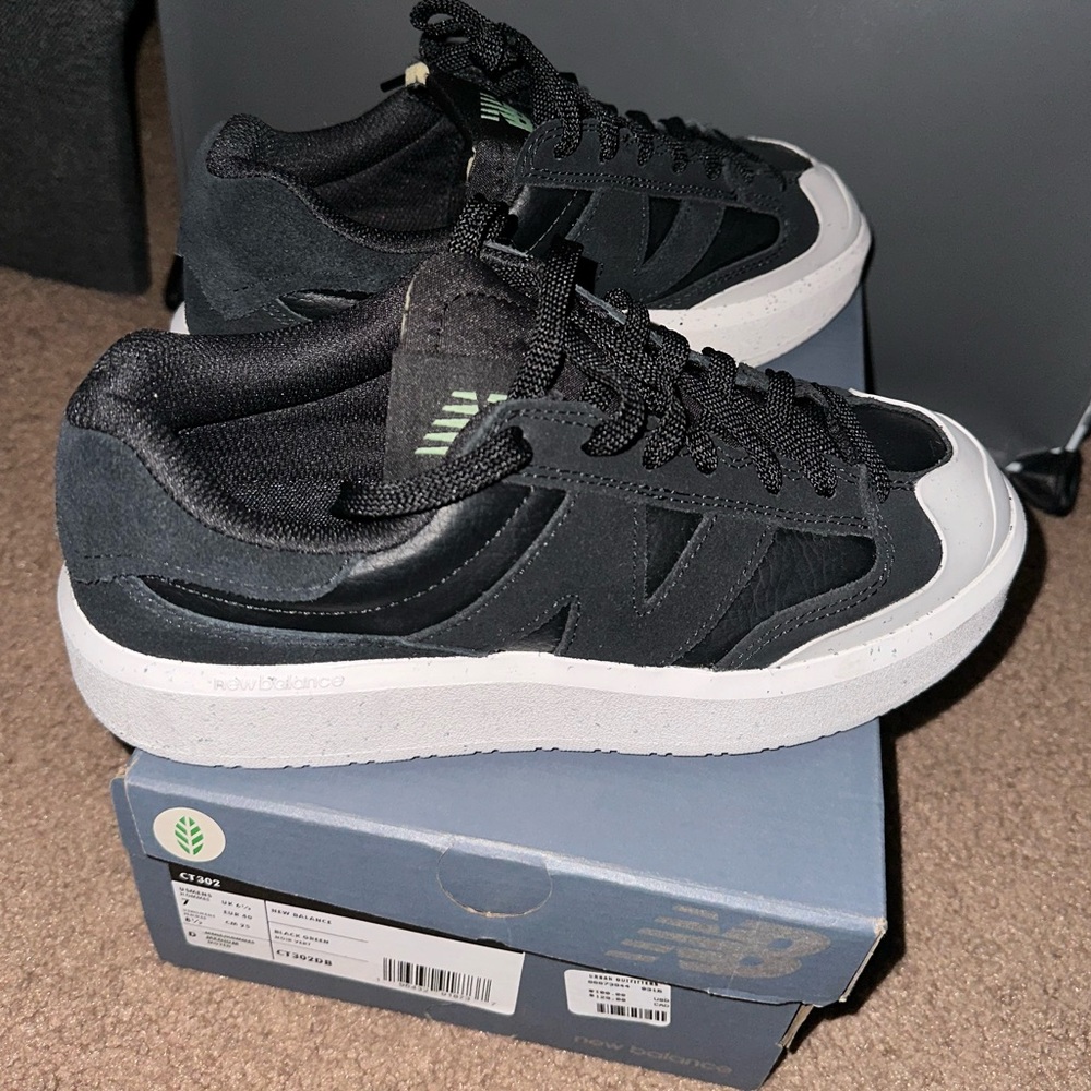 New Balance CT302 | Men’s US 7 ≈ women’s 8.5 | Color: Black/Green | Gently Used